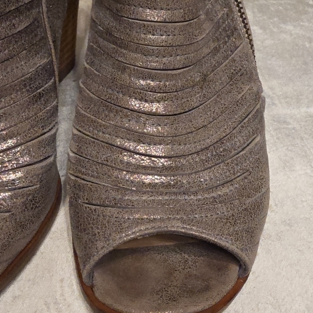 Paul Green Shimmering Gray Silver Heeled Sandals - Picture 13 of 16